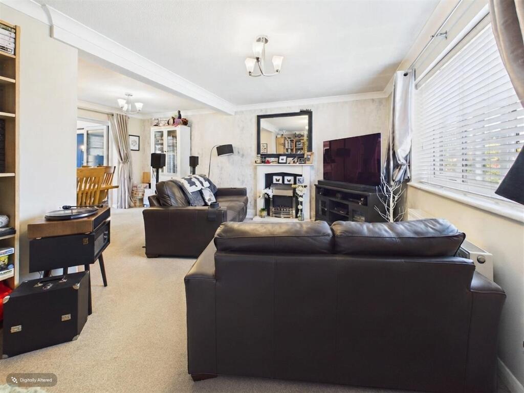 House in Reading, The Triangle, Tilehurst - View 3