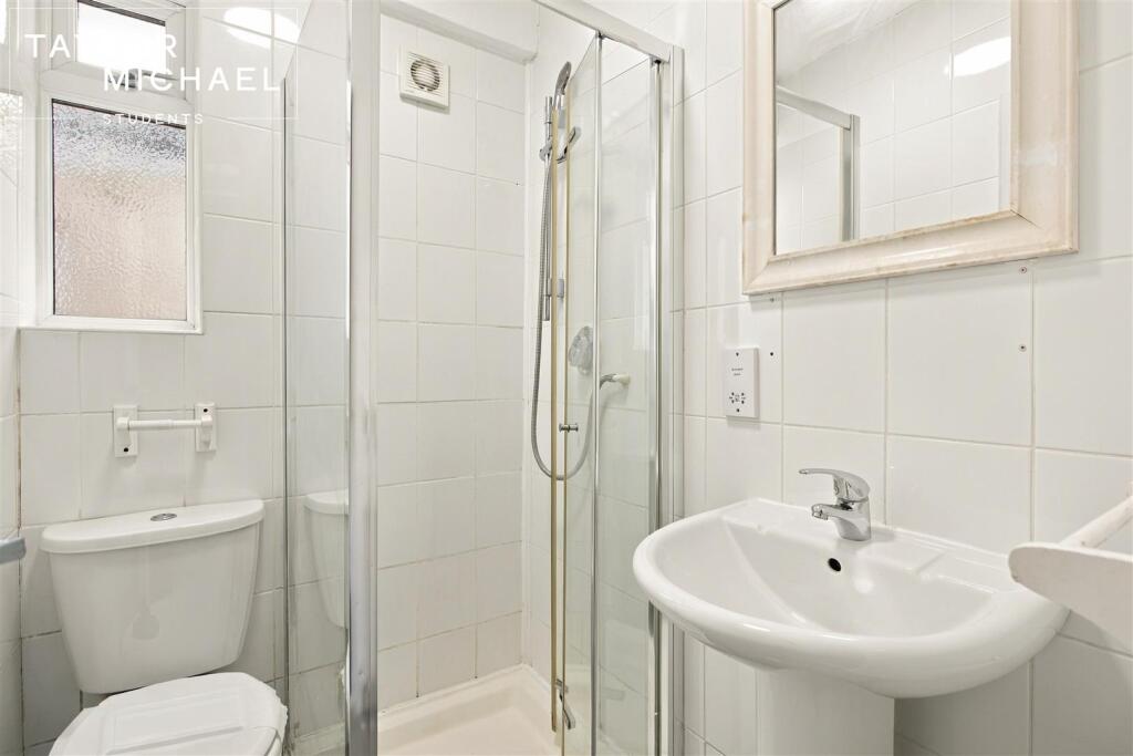 6 bedroom terraced house for rent