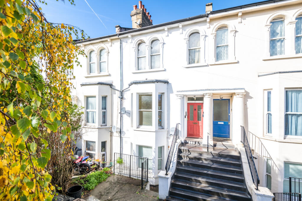 1-bed flat on Mosslea Road, London, SE20, £200,000