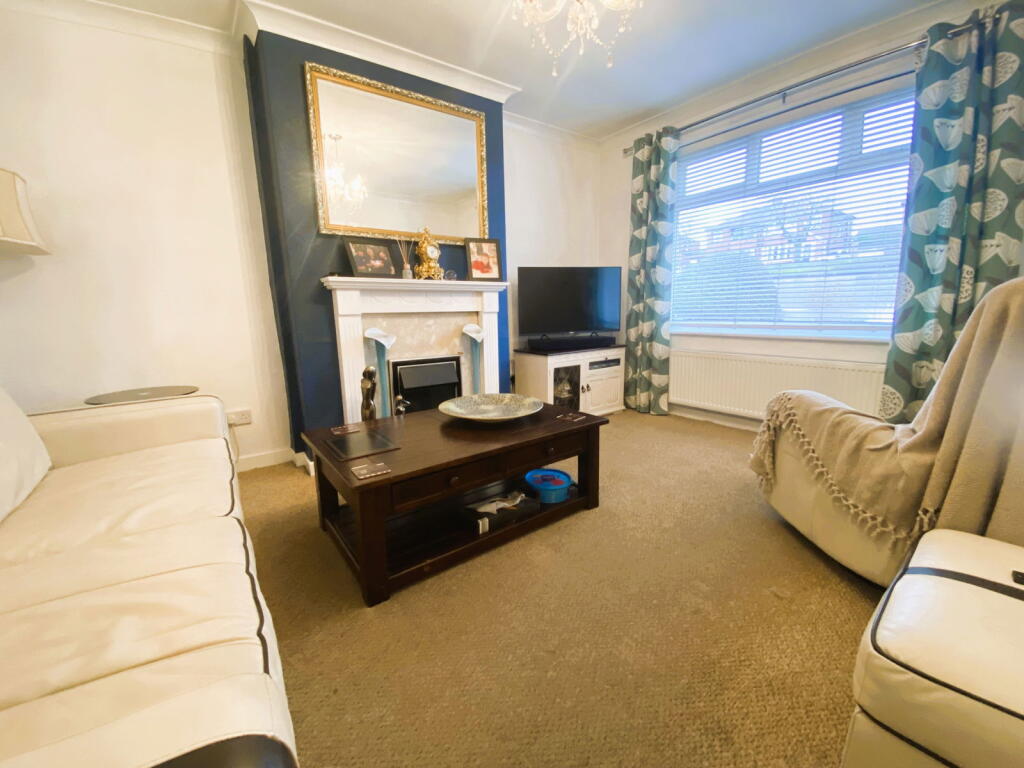 126 Broadway, Chadderton, Oldham, OL9 0AD photo 2