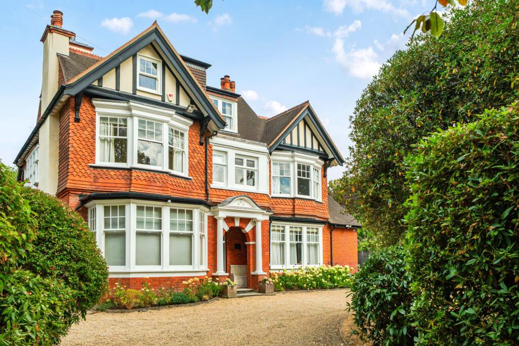 Main image of property: The Avenue, Crowthorne, RG45