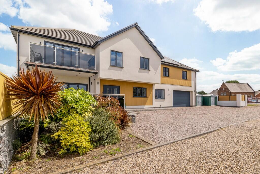 4-bed detached on Leagate Road, Gipsey Bridge, PE22 7BU, £550,000