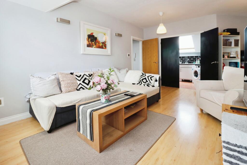 Apartment in Bristol, Staple Hill and Mangotsfield - View 2