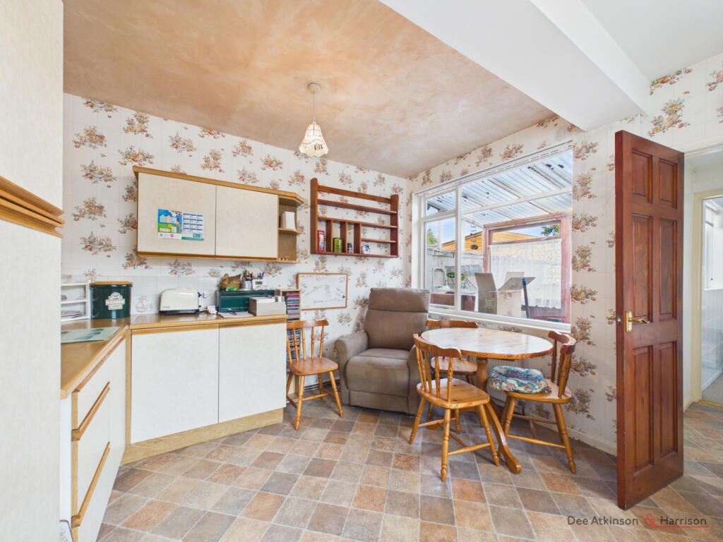 House in Hull - View 4
