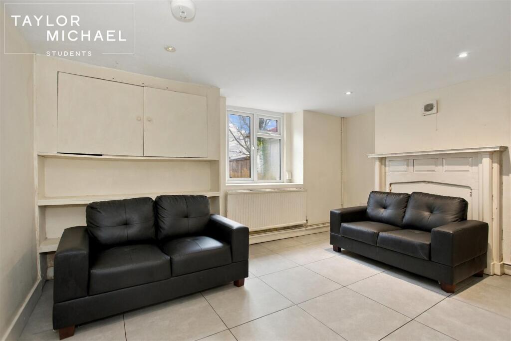 House in Brighton - More