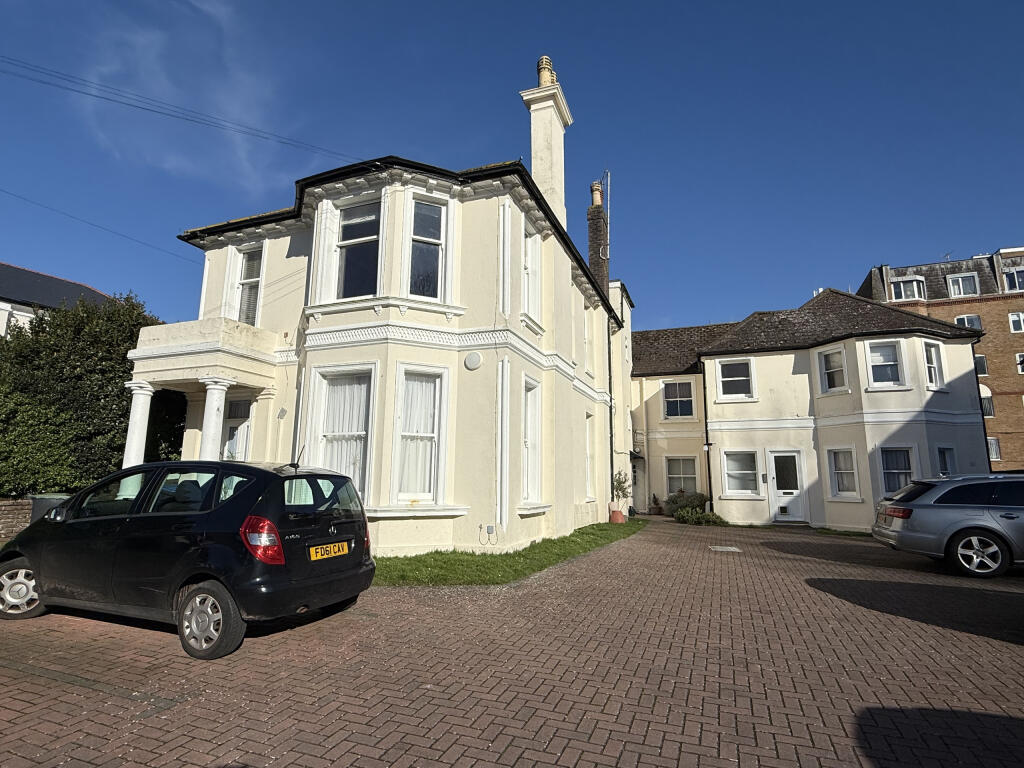 Apartment in West Sussex - View 5