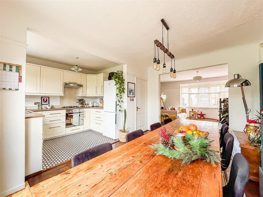 Cheltenham Drive, Leigh-on-Sea photo 2