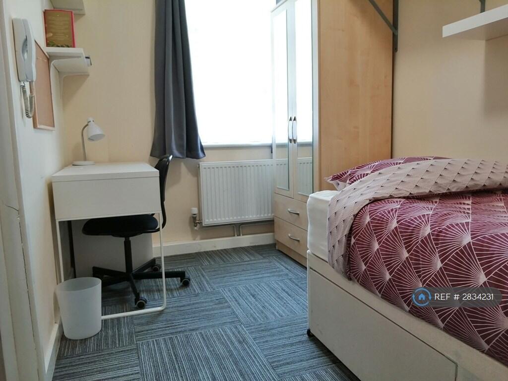 1 bedroom house share for rent