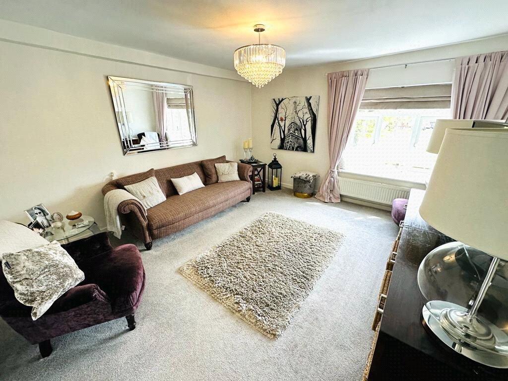 The Green, Wooburn Green, Buckinghamshire, HP10 photo 2
