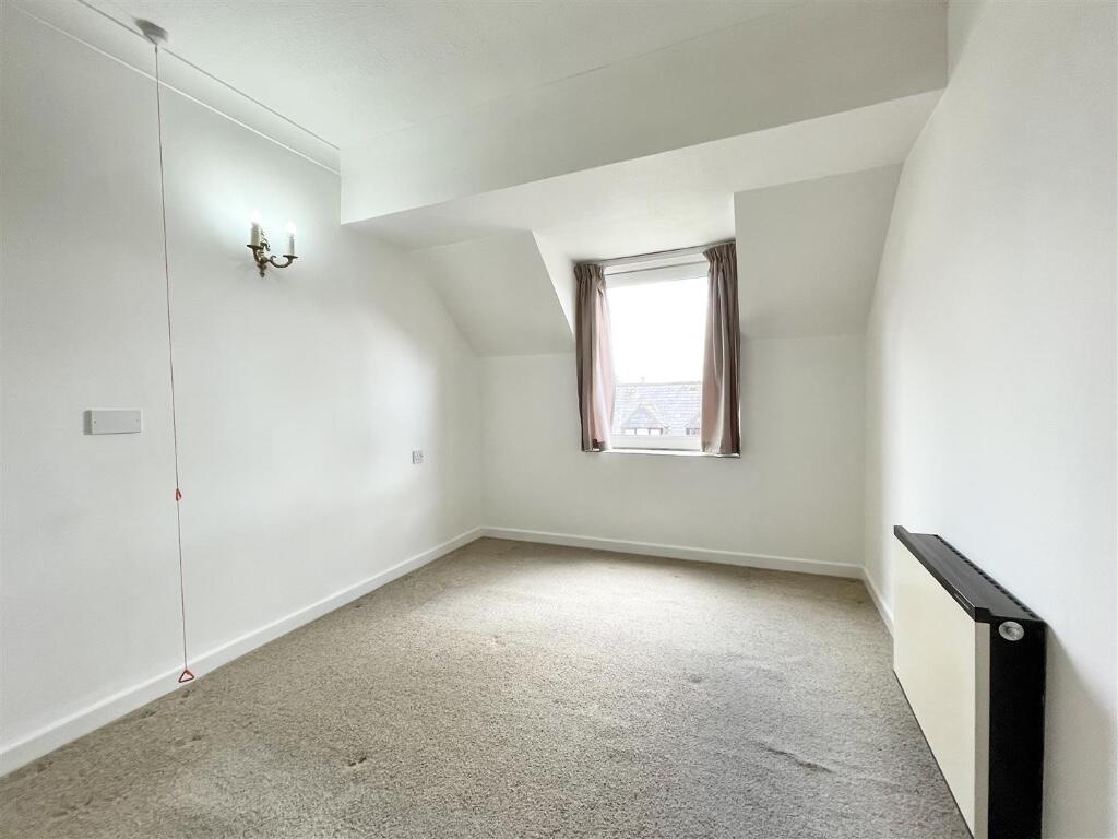 Apartment in Gloucester - View 5