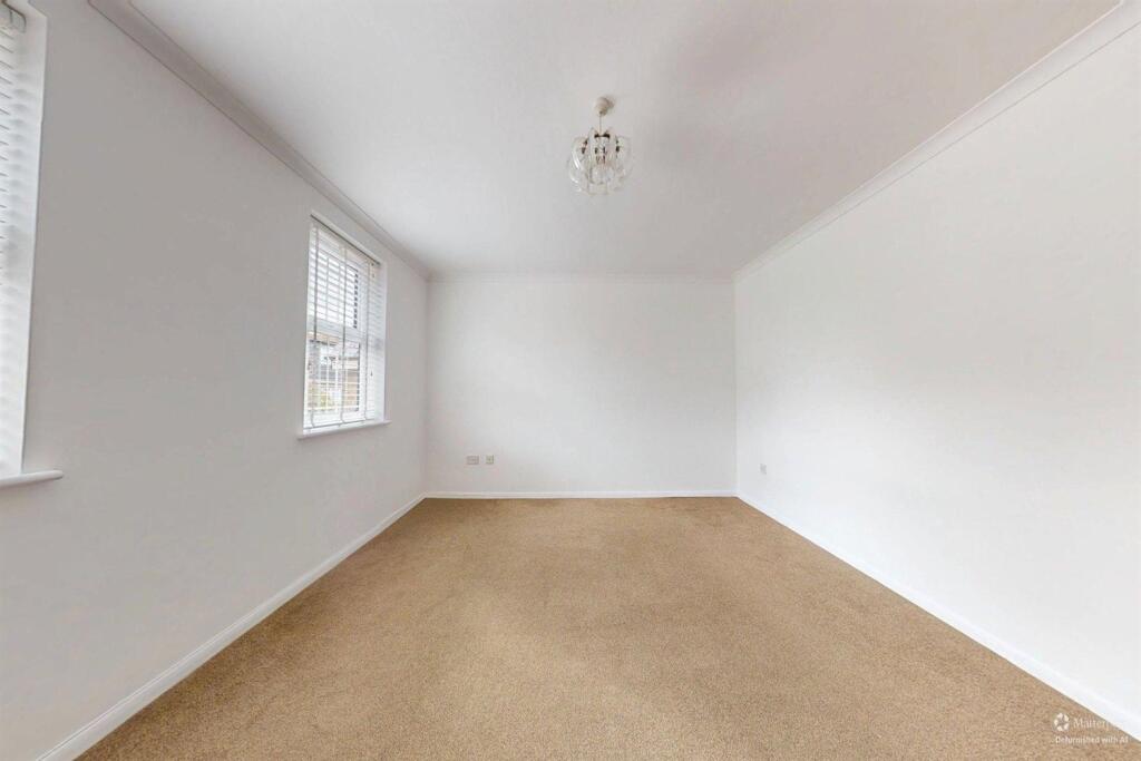 Apartment in Epping Forest, Buckhurst Hill - View 3