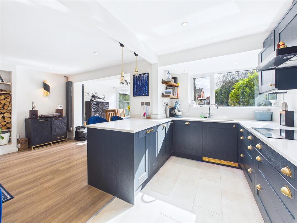 Rocklands Crescent, Lichfield photo 5