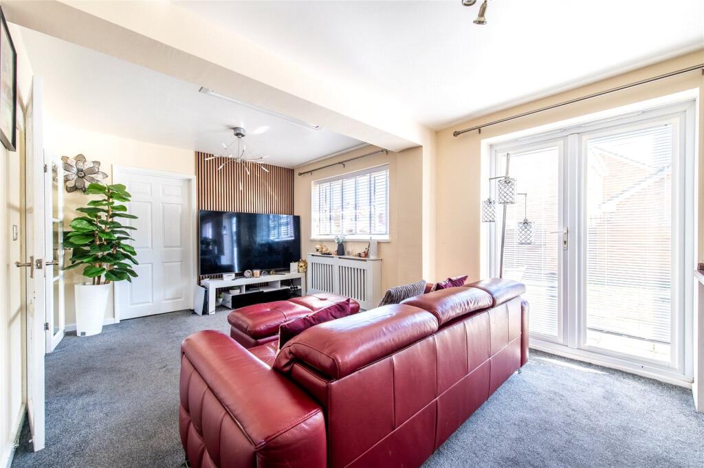 House in Dartford - More