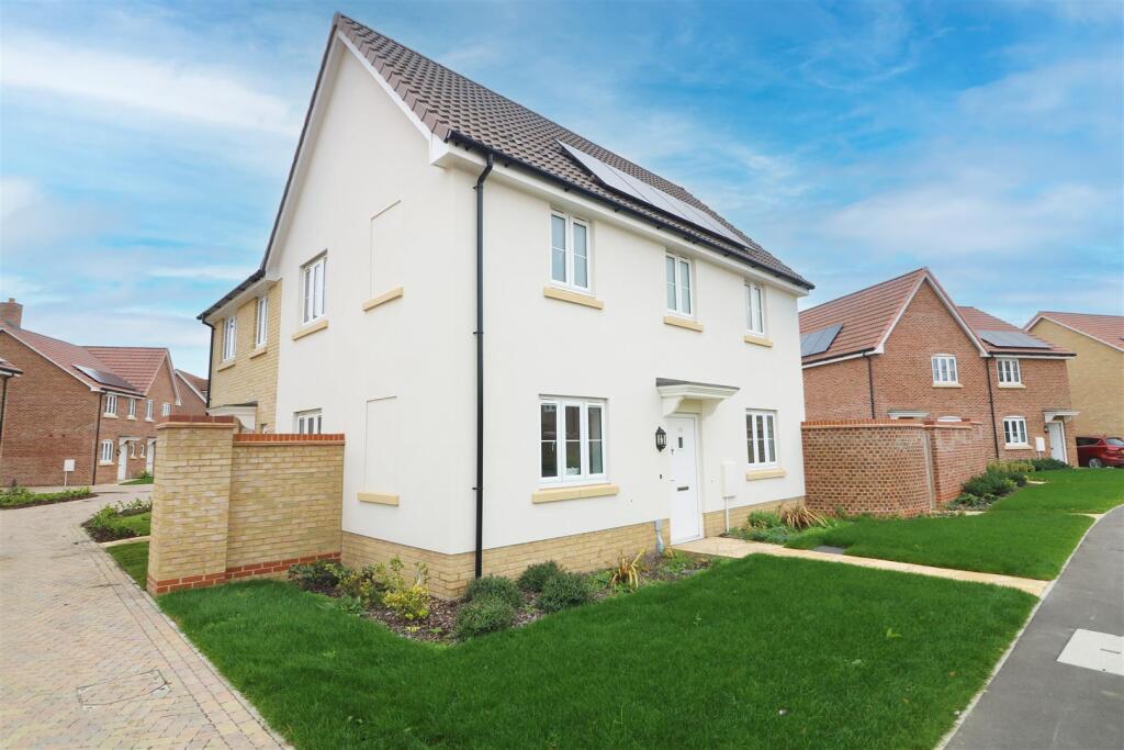 3-bed semi-detached on Sunmead, Latchingdon, £410,000
