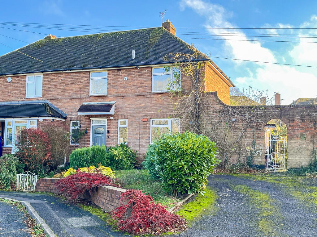 3-bed semi-detached on Penk Rise, Wolverhampton, £300,000
