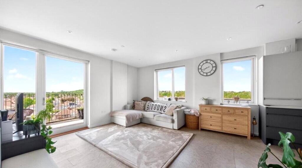 Parva Grove, Perivale, Greenford photo 3