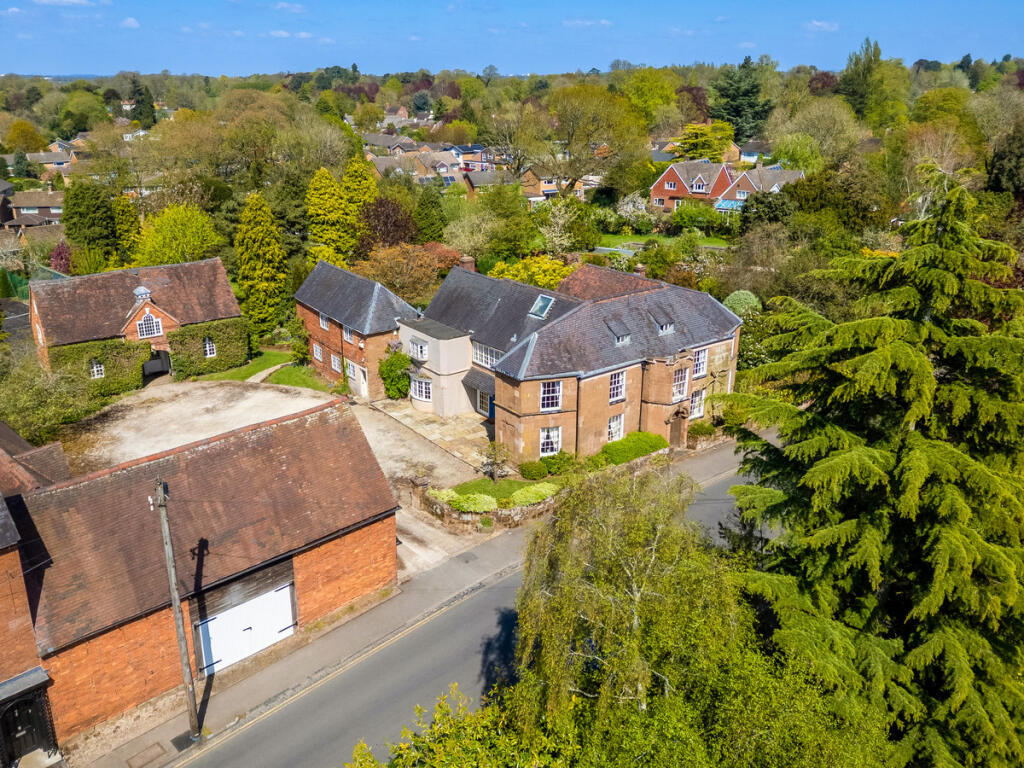 Main image of property: High Street, Kenilworth, Warwickshire CV8 1LZ