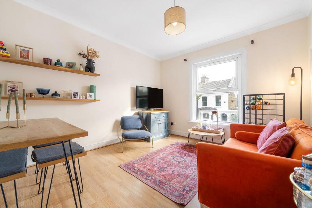 Apartment in London - View 2