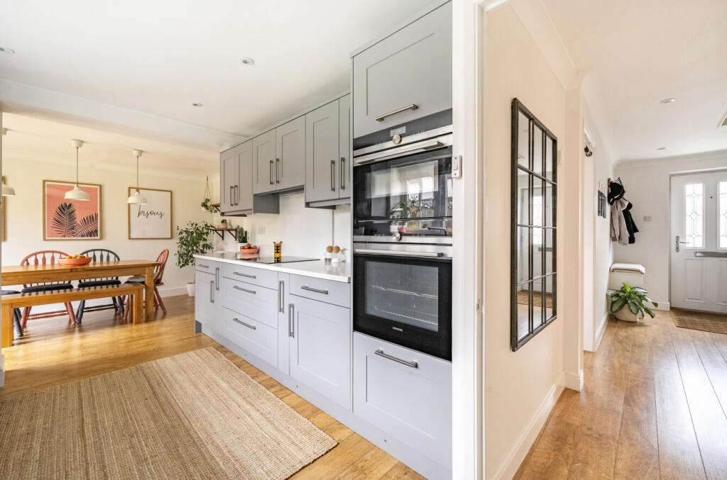 House in Newell Green, Warfield - More
