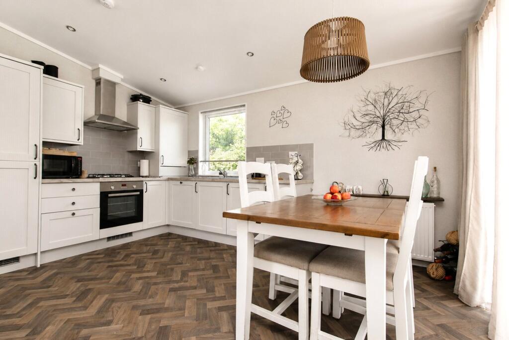 Check out this 2 bedroom detached house for sale on Rightmove, photograph 4