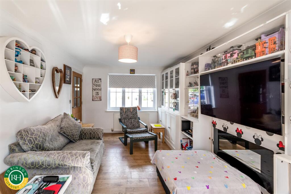 House in Doncaster, Armthorpe - View 3