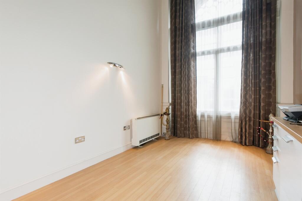 Apartment in Southampton - View 3