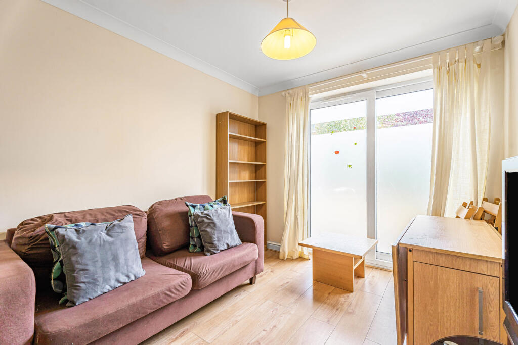 House in Runnymede, Ripley Springs, Egham - More