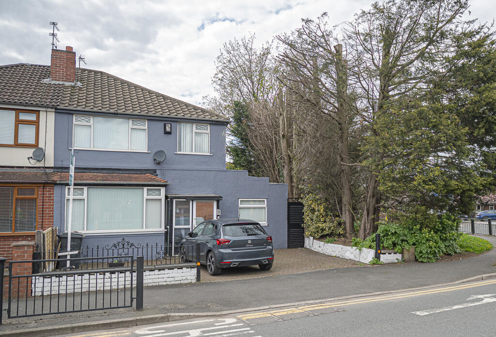3-bed semi-detached on Oldham Road, Shaw, Oldham, Greater Manchester, OL2, £229,995