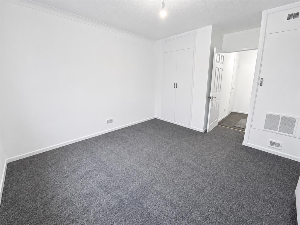 Apartment in Trafford, Ashton upon Mersey - View 3