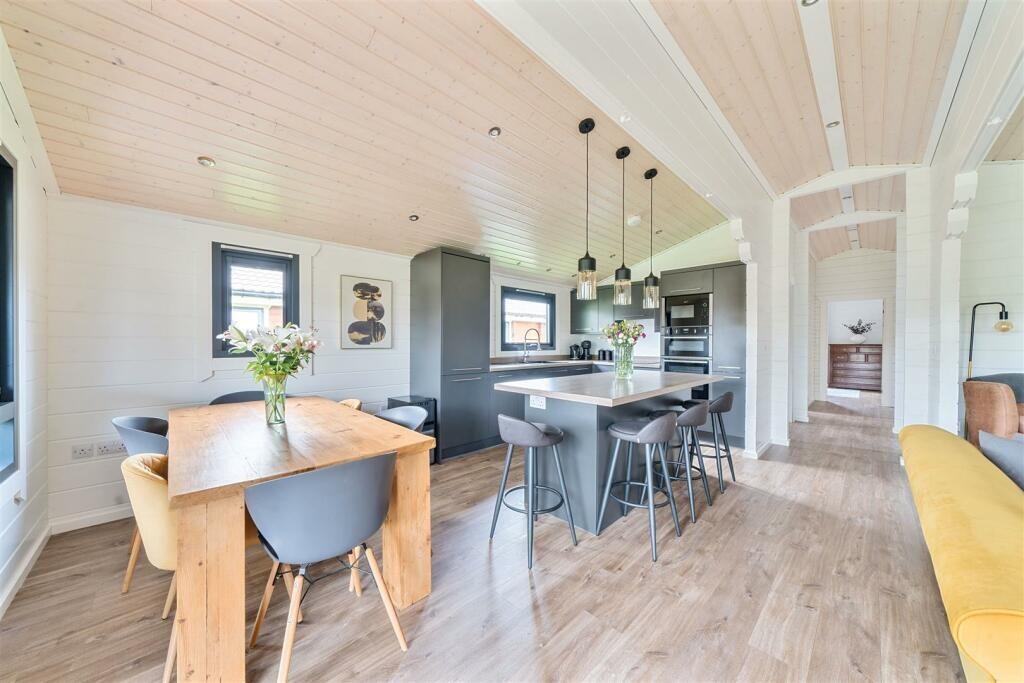 Frisby Lakes Lodge Park, Hoby Road, Melton Mowbray, LE14 photo 3