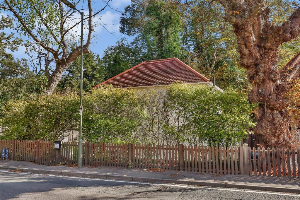 House in London, Highwood Hill, Mill Hill - View 5