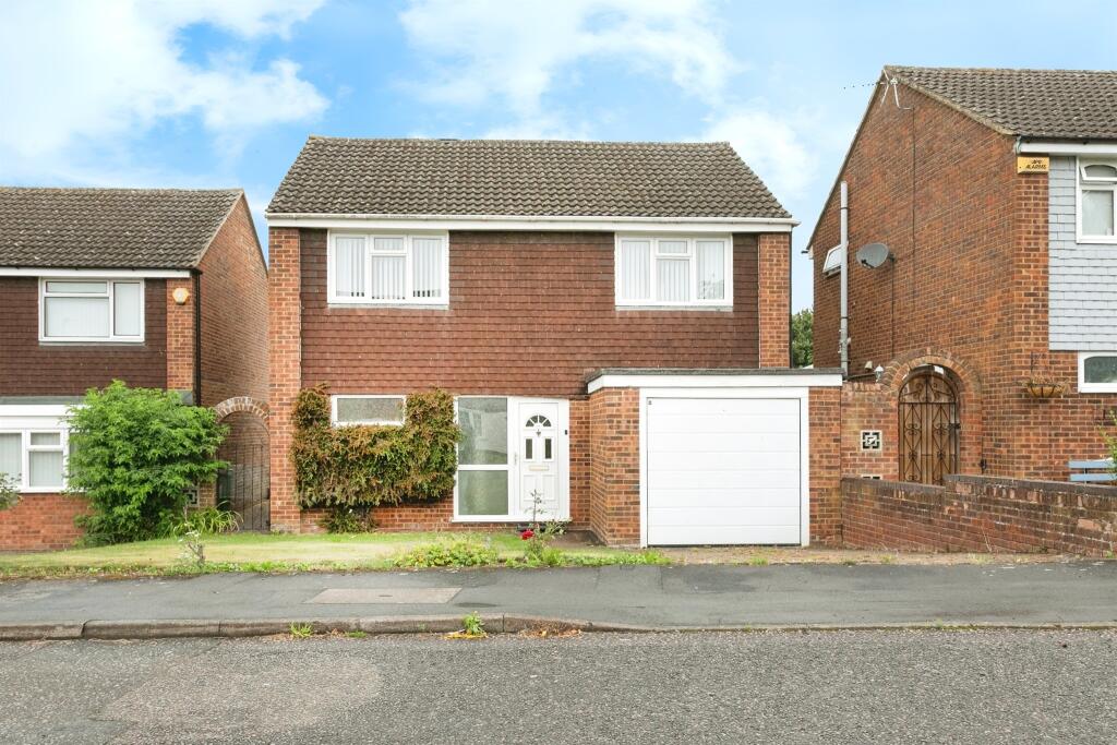 Main image of property: Burleigh Piece, Buckingham