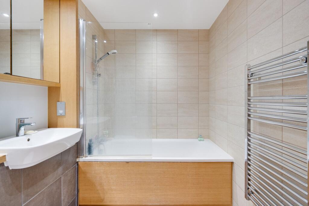 Apartment in London - View 5