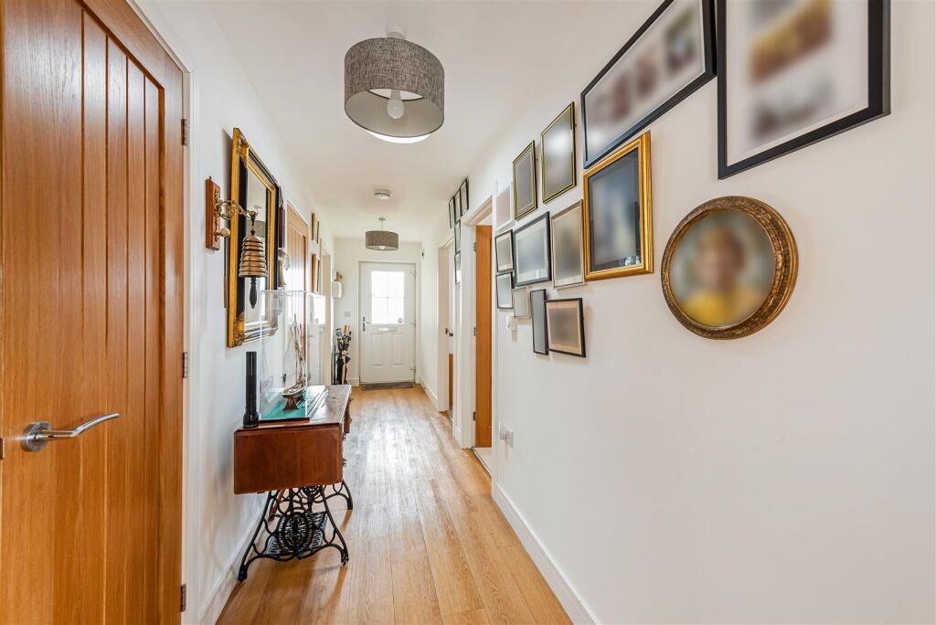 House in Clanfield - View 4