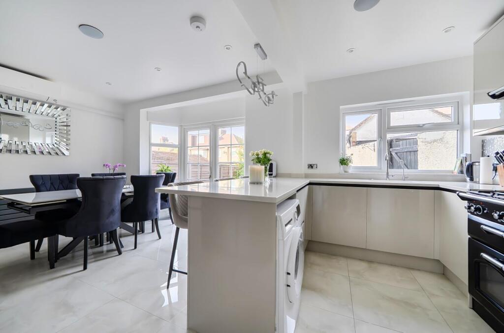 House in Enfield - View 4