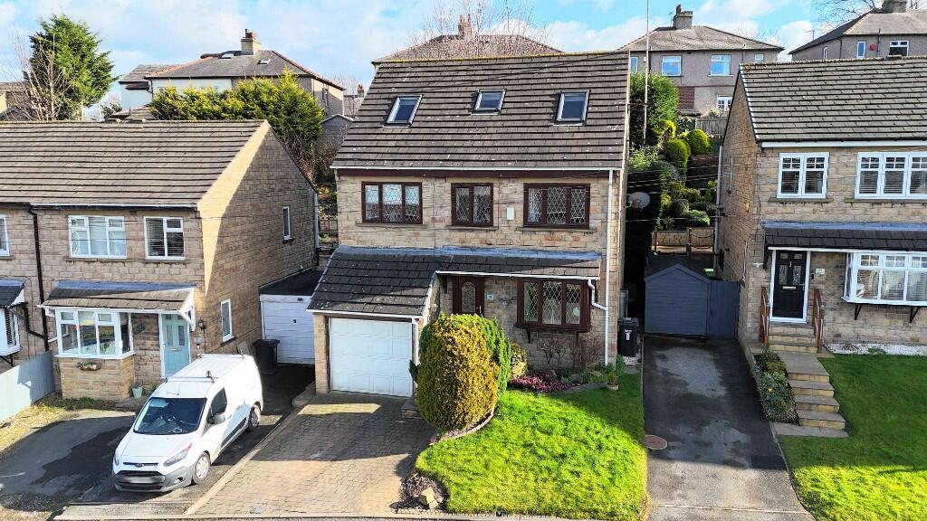 9 Crowtrees Park, Rastrick, HD6 3XQ photo 4