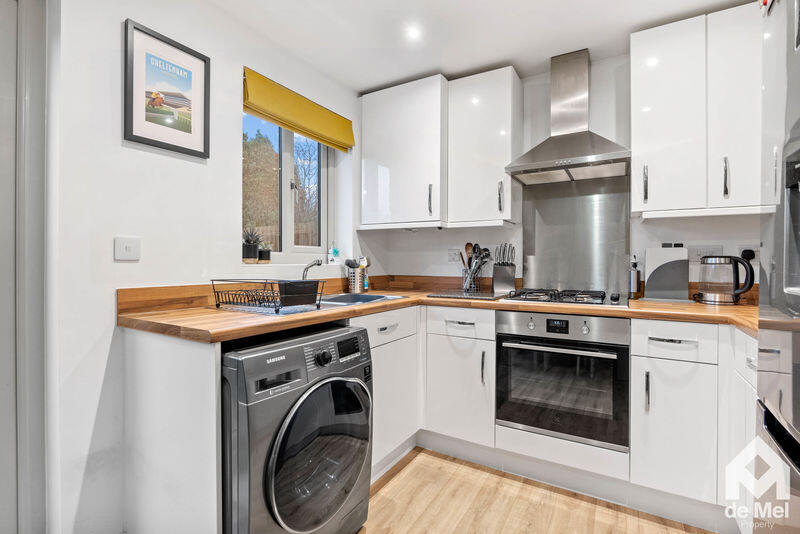 Castle Close, Gotherington, Gloucestershire, GL52 photo 4