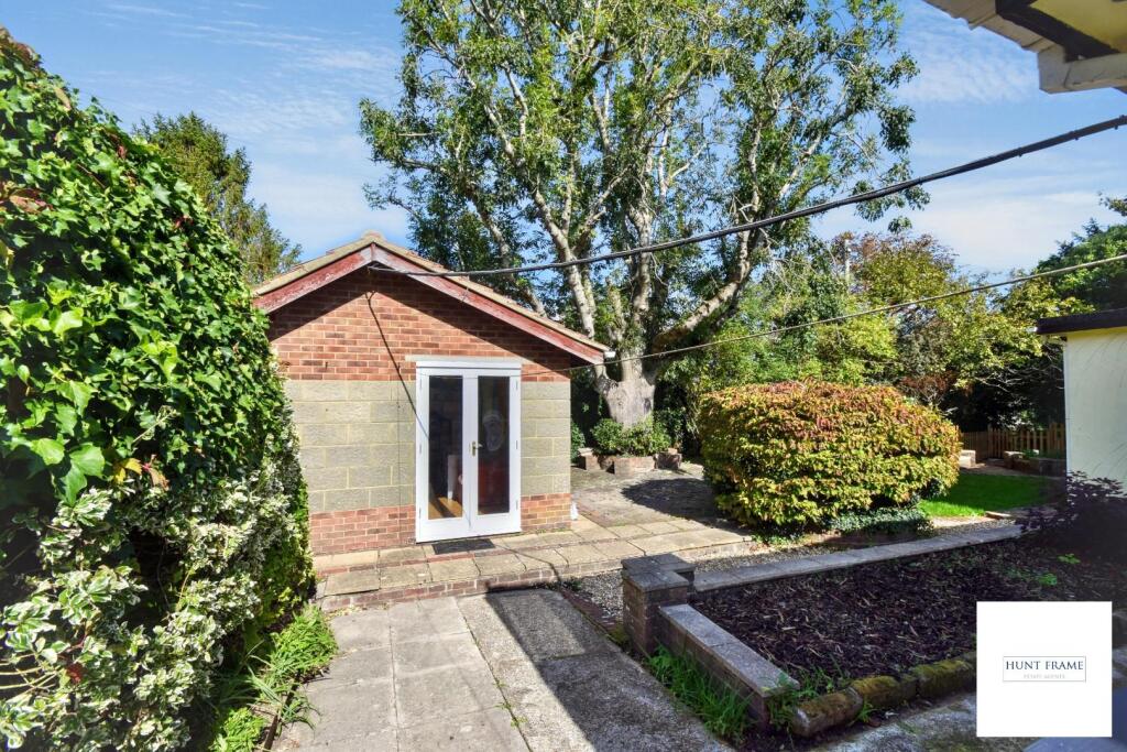 Downs Avenue, Eastbourne photo 4