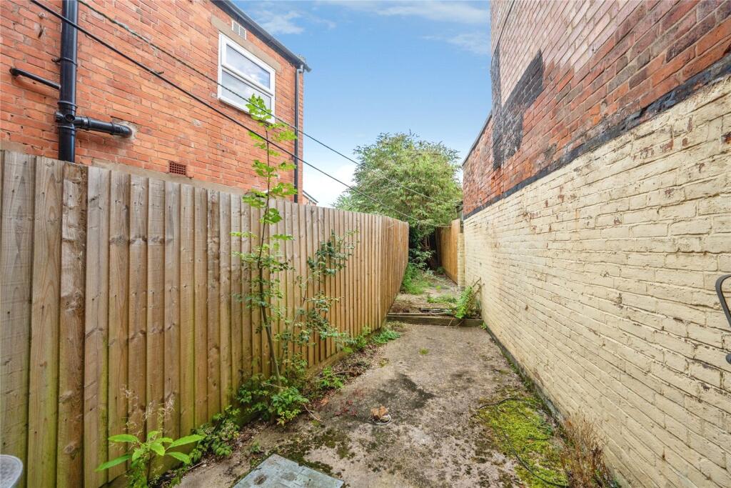House in Warwick, Cliff Hill - More