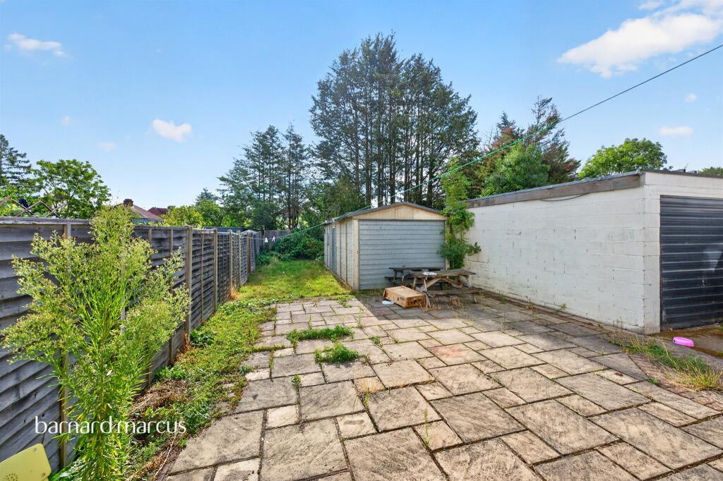 House in Sutton - View 5