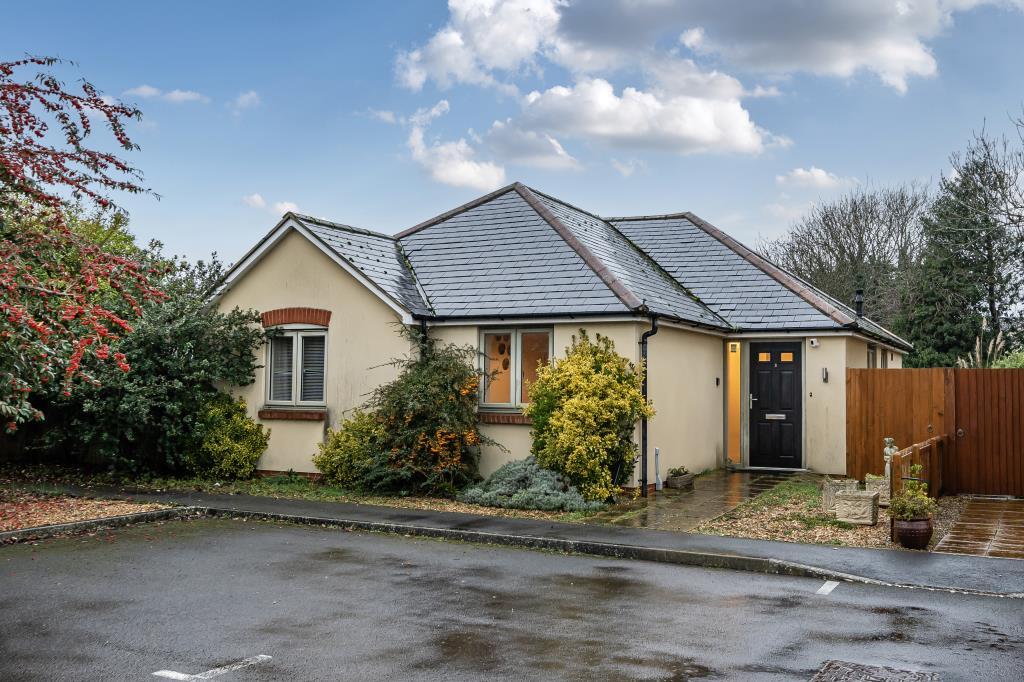 Main image of property: The Acorns, Milestone Road, Carterton, Oxfordshire, OX18