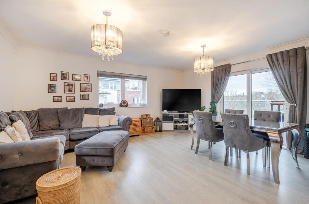 Main image of property: Kingfisher Close, Warwick, CV34