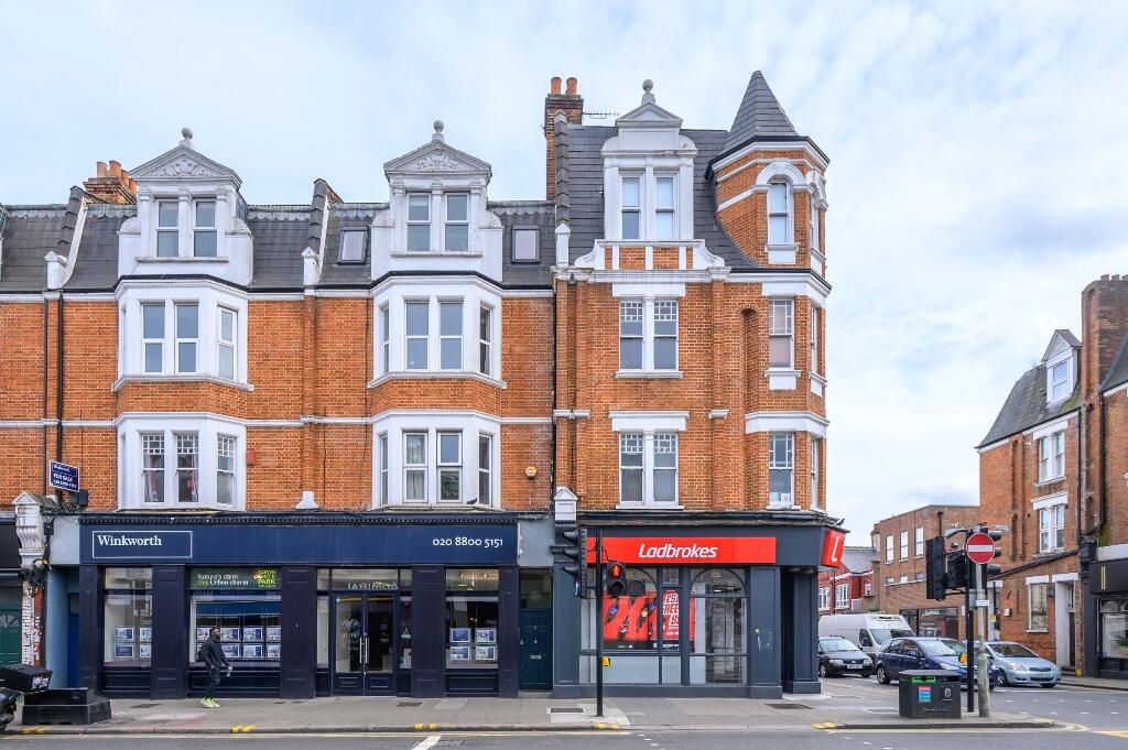 Main image of property: Grand Parade, Green Lanes, London N4 1JX