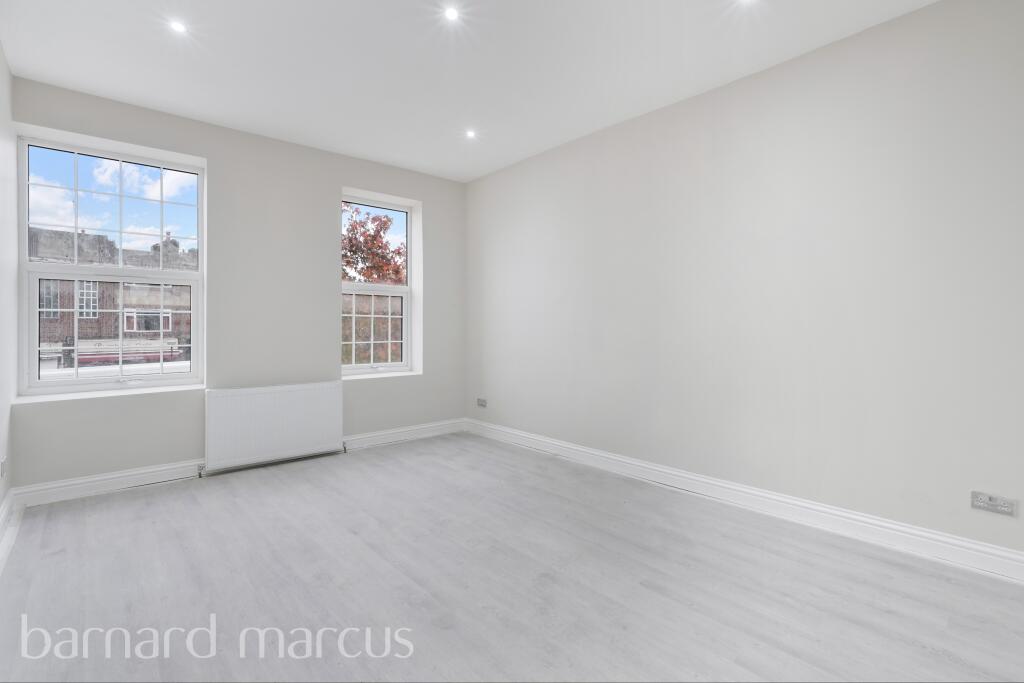 Apartment in Kingston upon Thames - View 4