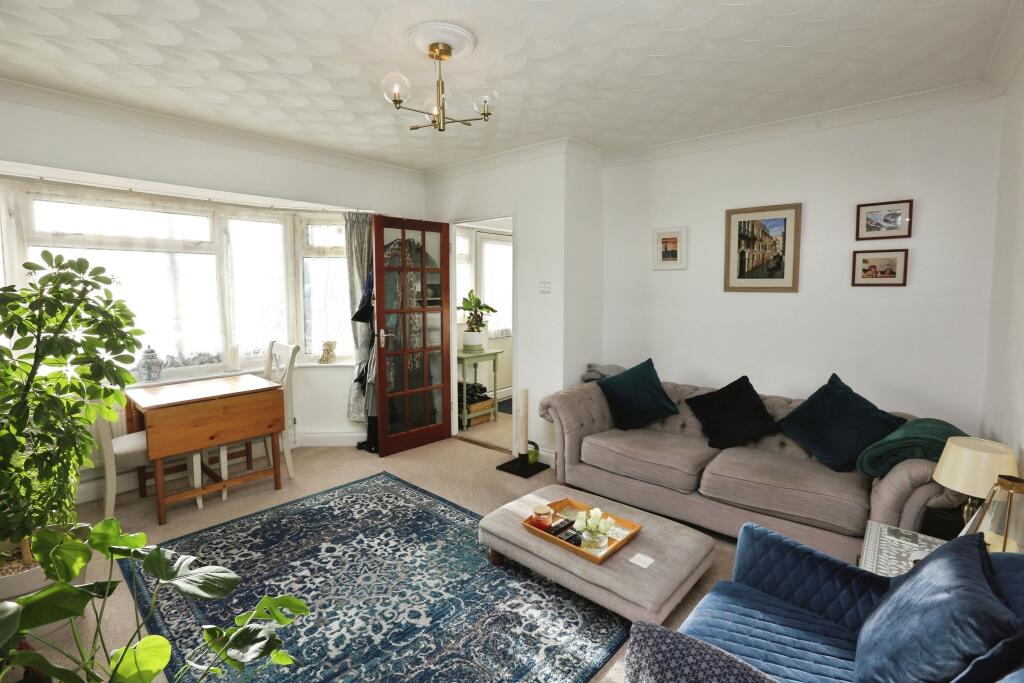 Apartment in Southampton, Harefield - View 4