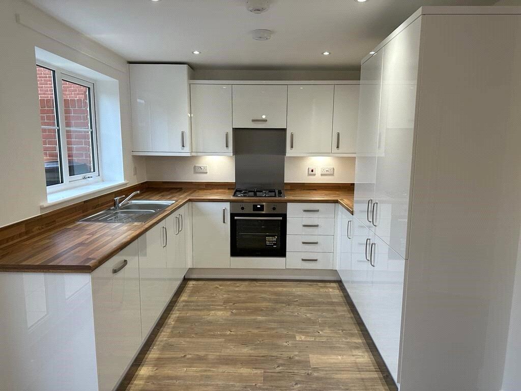 West Hope Grants Road, Wellesley, Aldershot, Hampshire, GU11 photo 2