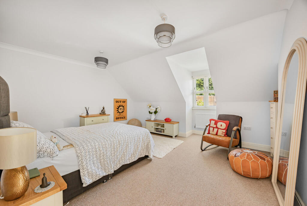 House in Slough - View 4