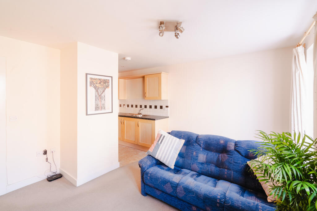 Apartment in Bristol, Horfield - View 4