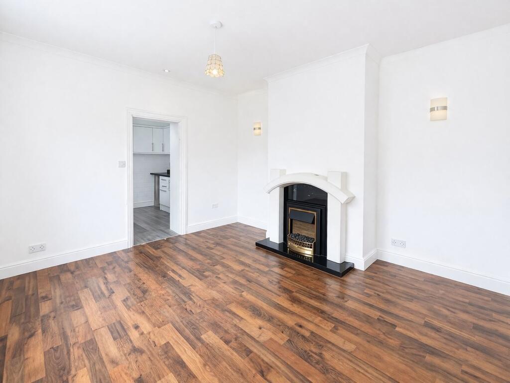 House in Bradford, Clayton - More