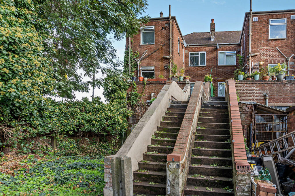 2-bed flat on Coventry Road, Birmingham, B26, £142,000